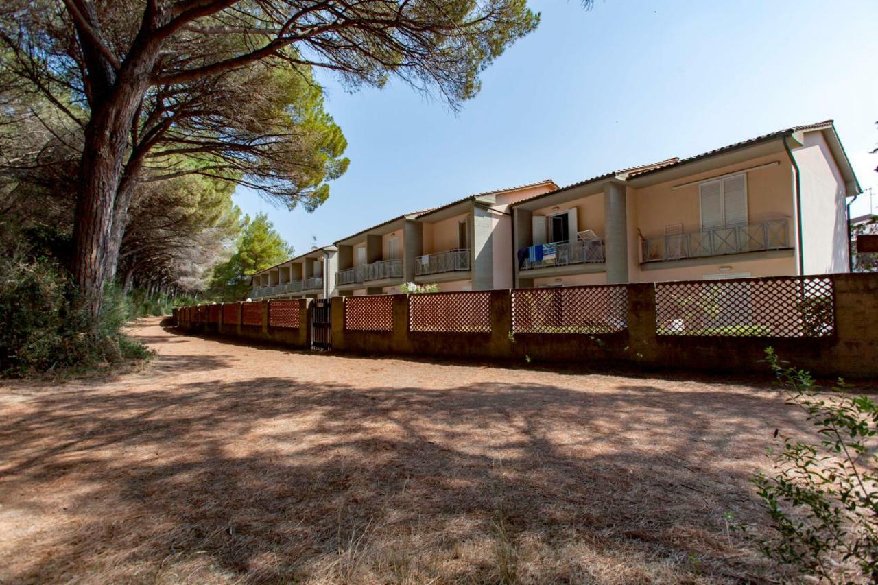 Oleandri Suite Hotel Vada Exterior photo